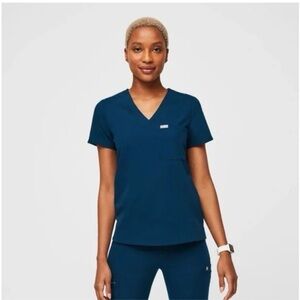 FIGS Catarina One-Pocket Scrub Top - Deep Reef
Size Small. Sold out online!